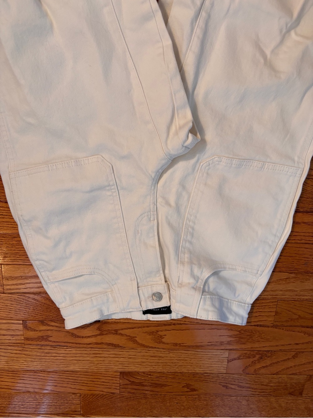 Free Assembly women’s Barrel Leg white Denim large front pockets NWOT Size 4 - Picture 2 of 7